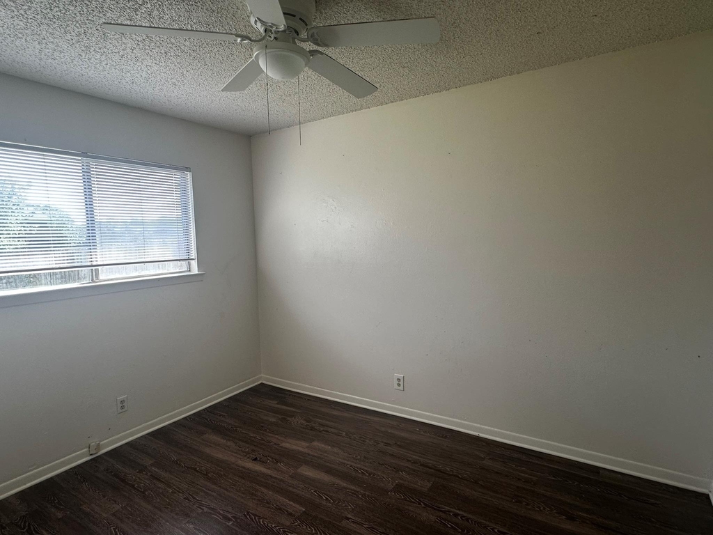 900 Sahara Ave - Photo 5