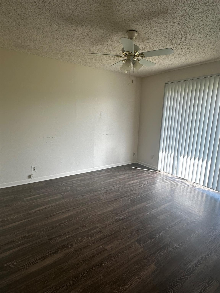 900 Sahara Ave - Photo 2