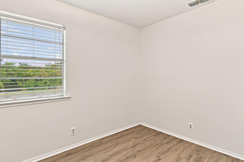 5700 Cherry Park Dr - Photo 11