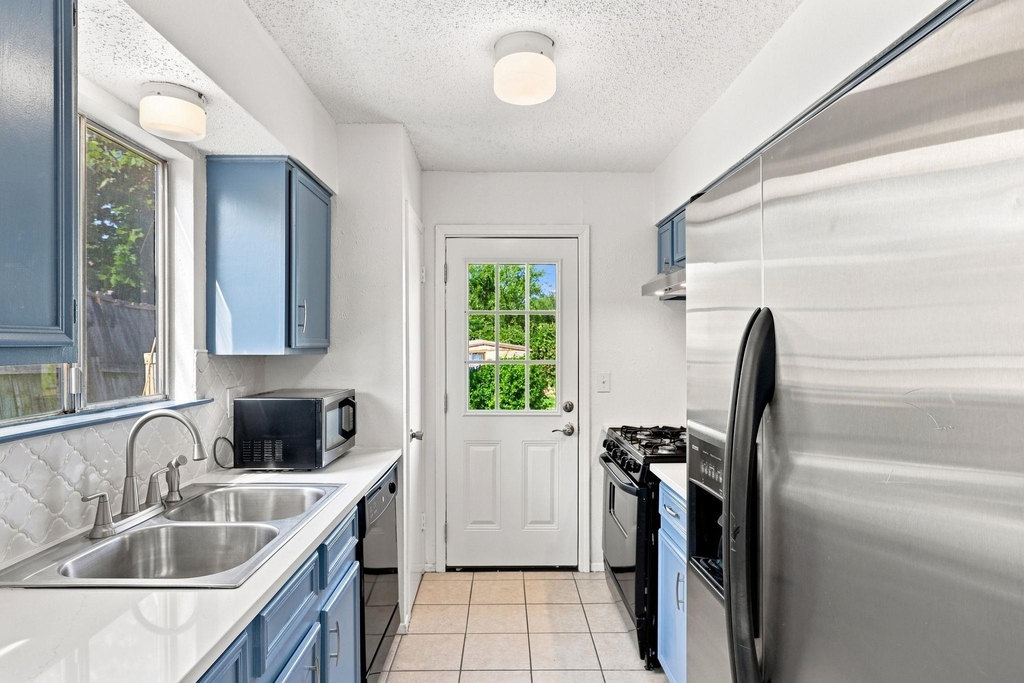5700 Cherry Park Dr - Photo 4