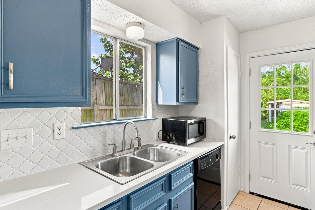 5700 Cherry Park Dr - Photo 5