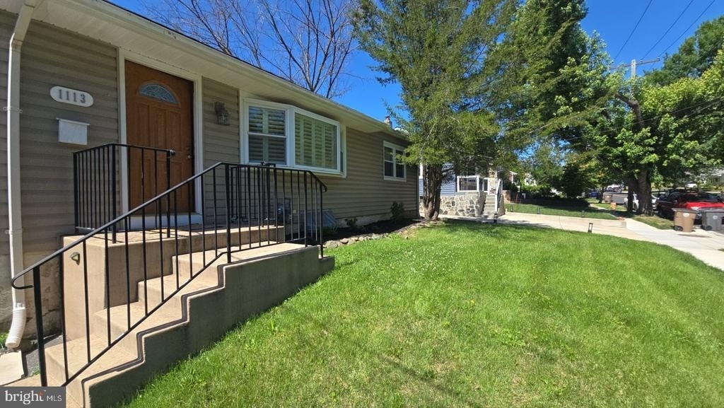 1113 Grandin Avenue - Photo 2