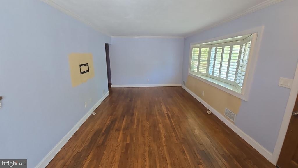 1113 Grandin Avenue - Photo 3