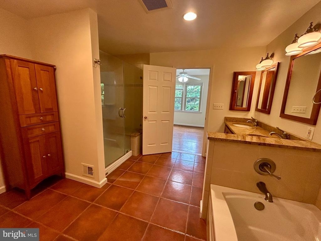 5916 Dorchester Way - Photo 13