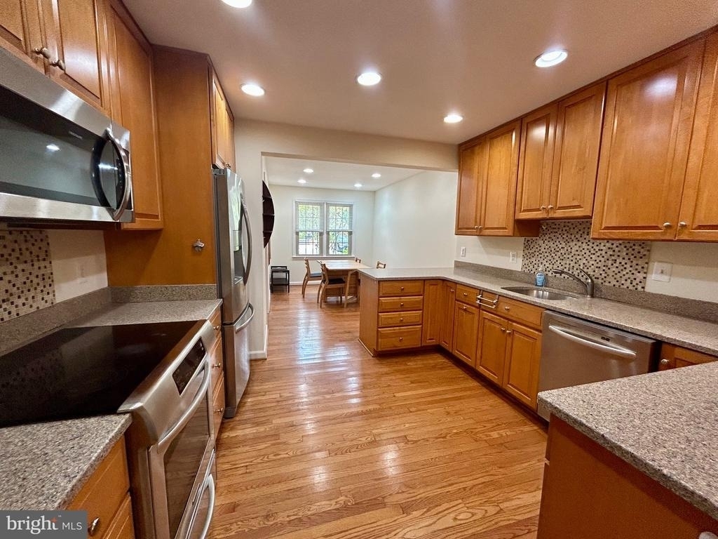 5916 Dorchester Way - Photo 2