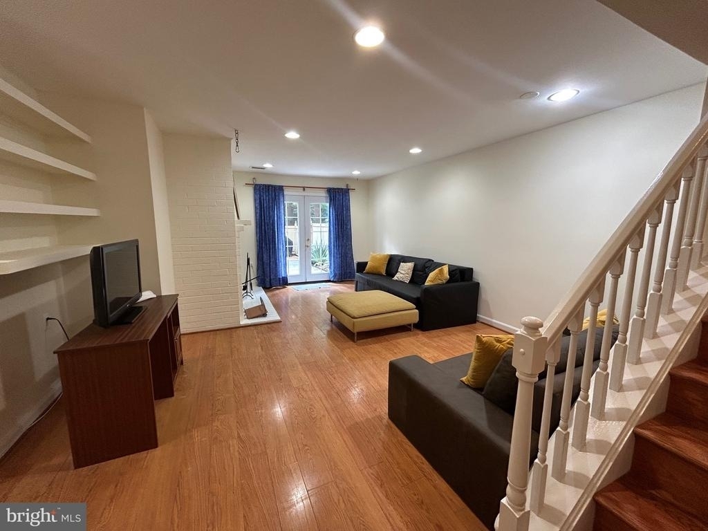 5916 Dorchester Way - Photo 18