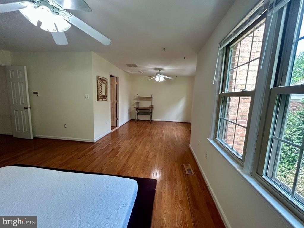5916 Dorchester Way - Photo 10