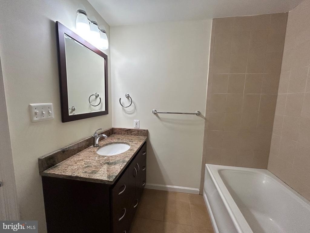 5916 Dorchester Way - Photo 16