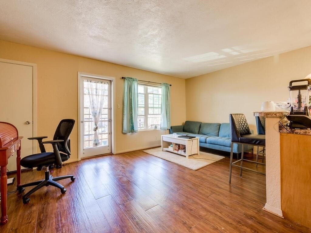 910 Duncan Ln - Photo 1