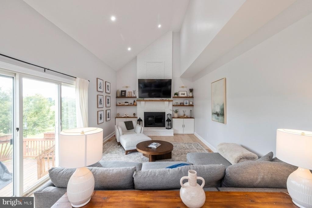 7017 Helmsdale Court - Photo 9