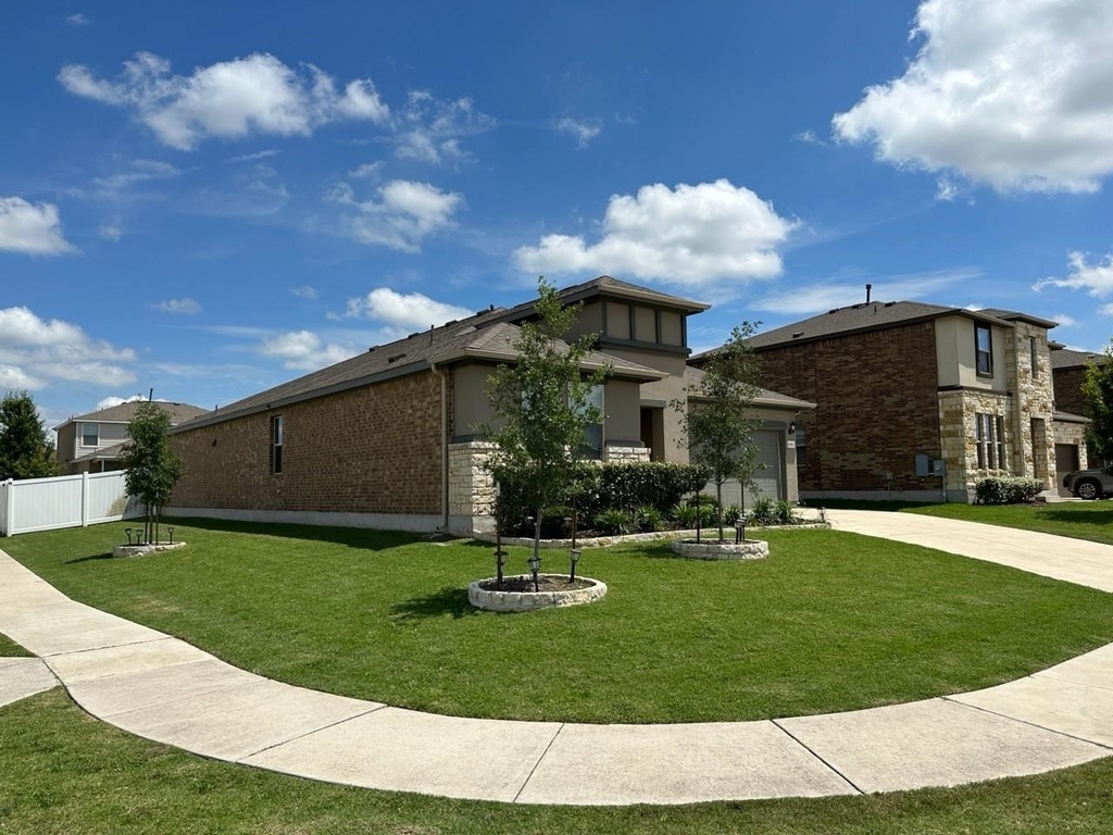 10901 Mickelson Dr - Photo 3