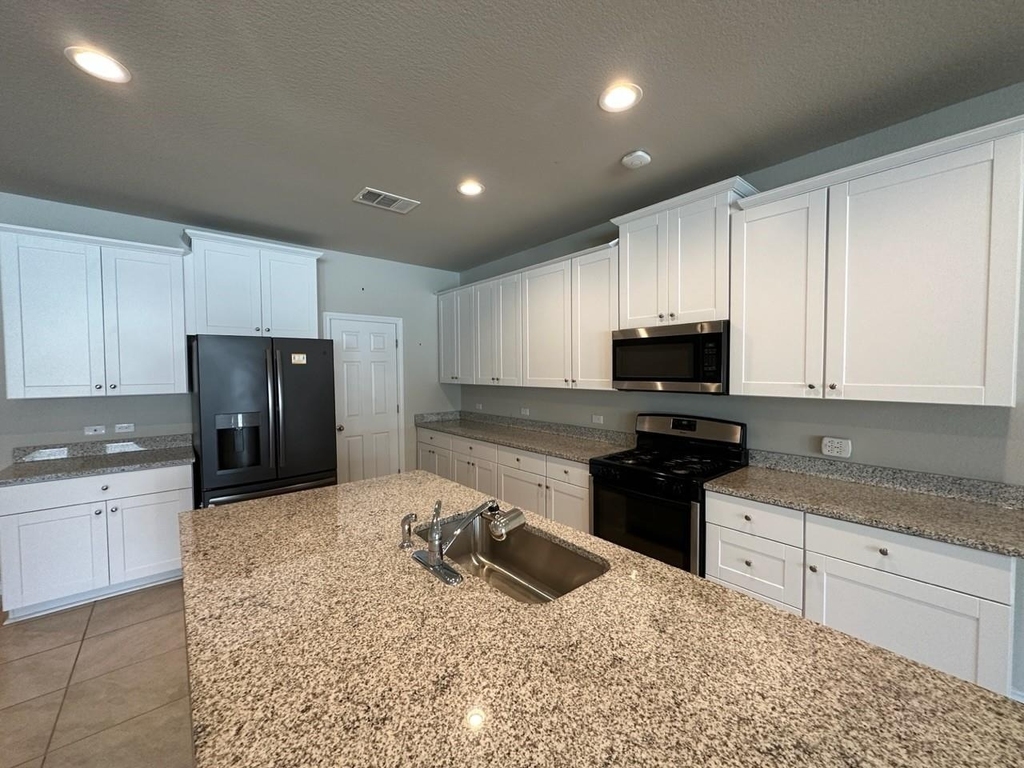 10901 Mickelson Dr - Photo 5