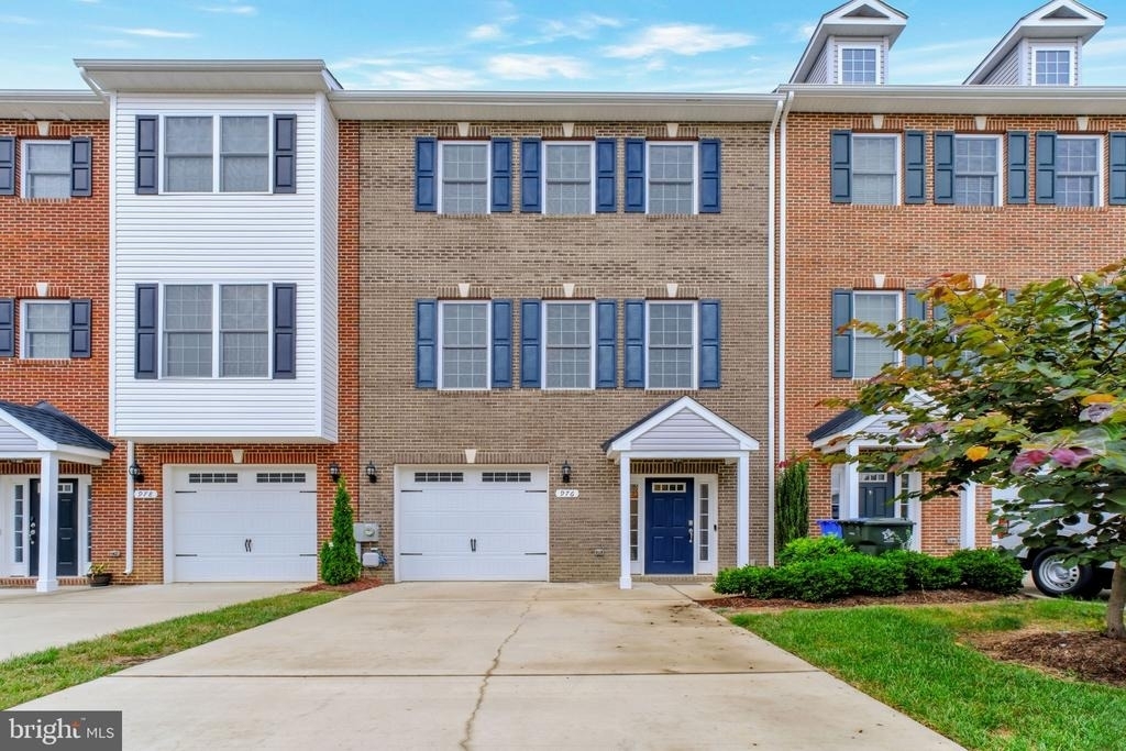 976 Rye Drive - Photo 0