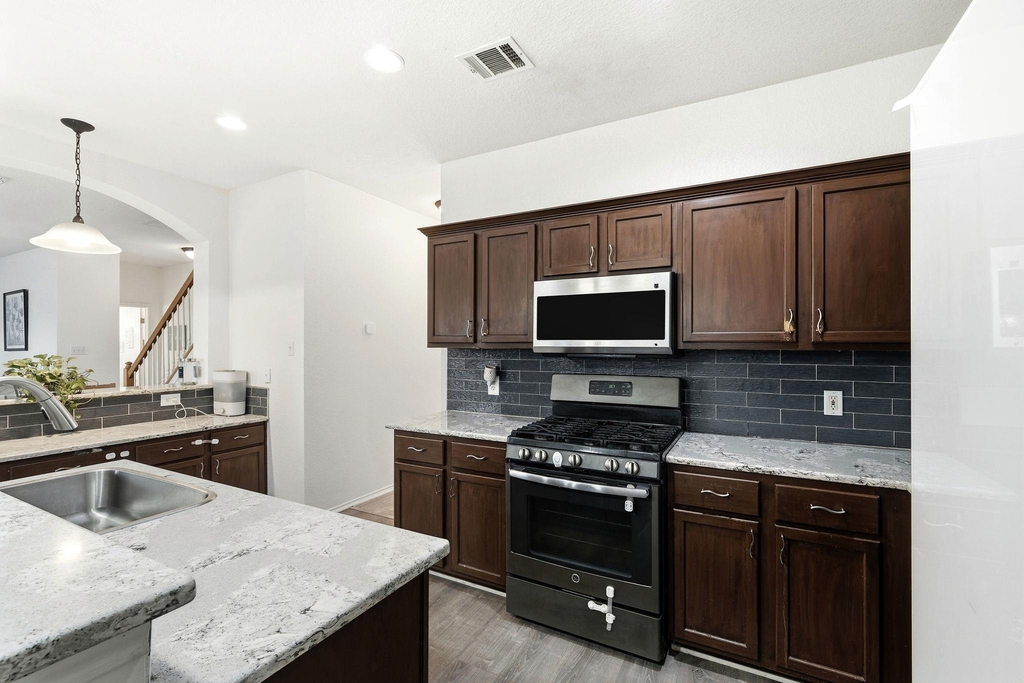 1410 Ne Katie Lynch Dr - Photo 10