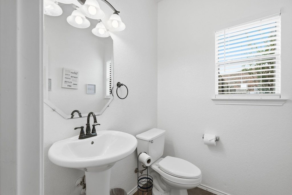 1410 Ne Katie Lynch Dr - Photo 21