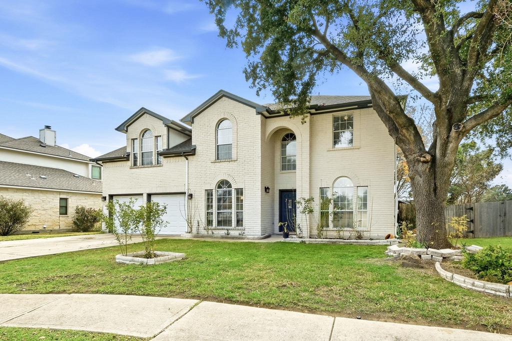 1410 Ne Katie Lynch Dr - Photo 0