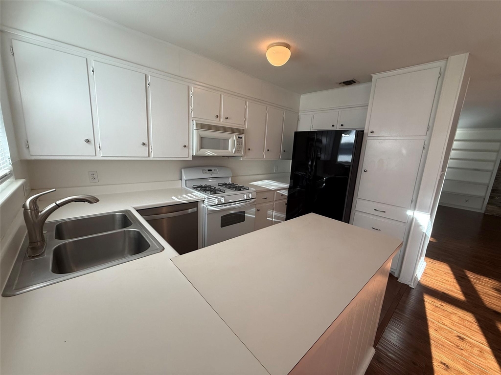 8713 Azalea Trl - Photo 3