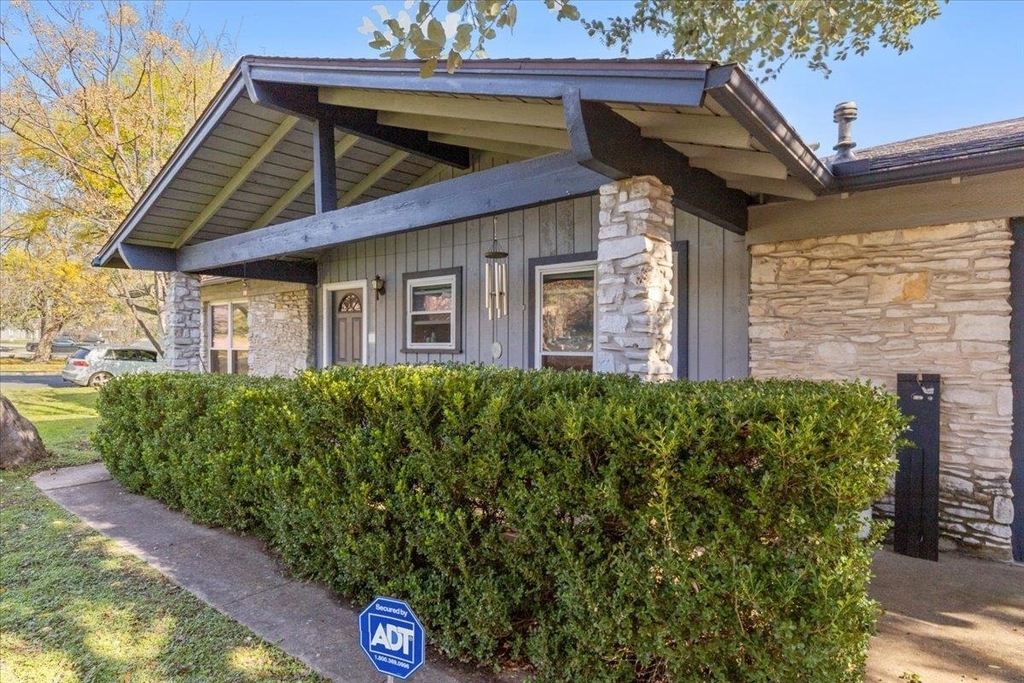 8713 Azalea Trl - Photo 1