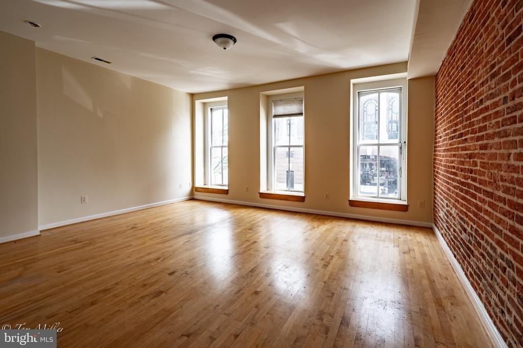 1712 Thames Street - Photo 1