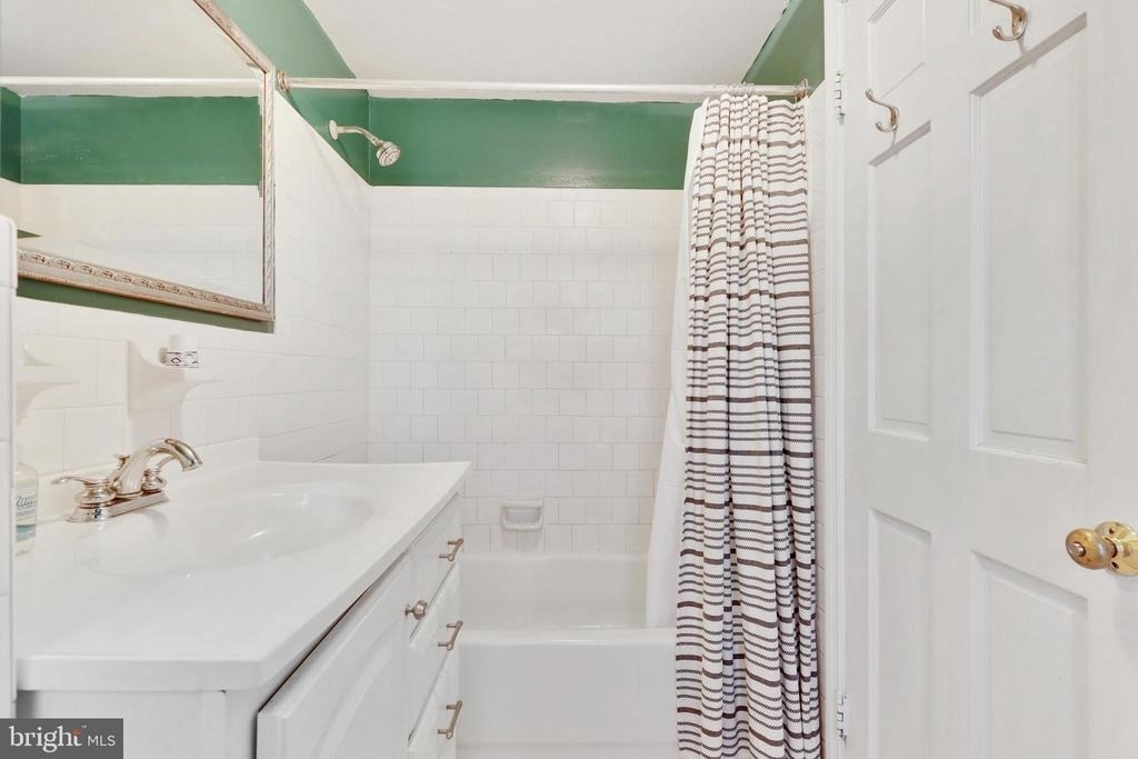 24 E Hamburg Street - Photo 18