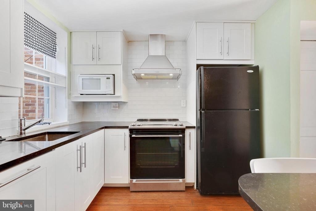 24 E Hamburg Street - Photo 9