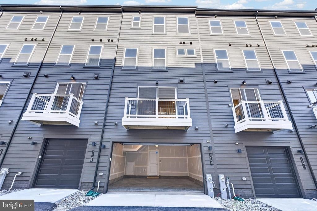 2507 Light Street - Photo 2