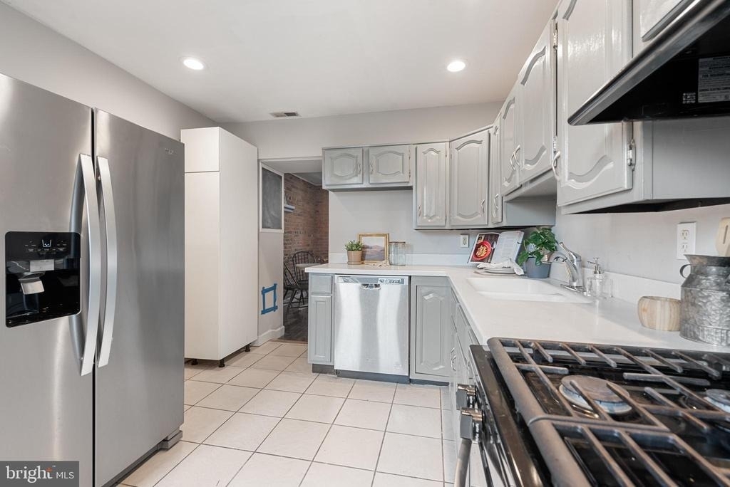 130 E Randall Street - Photo 18