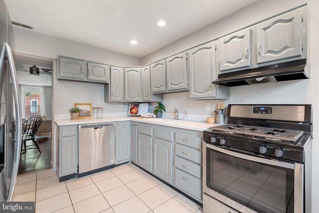130 E Randall Street - Photo 16