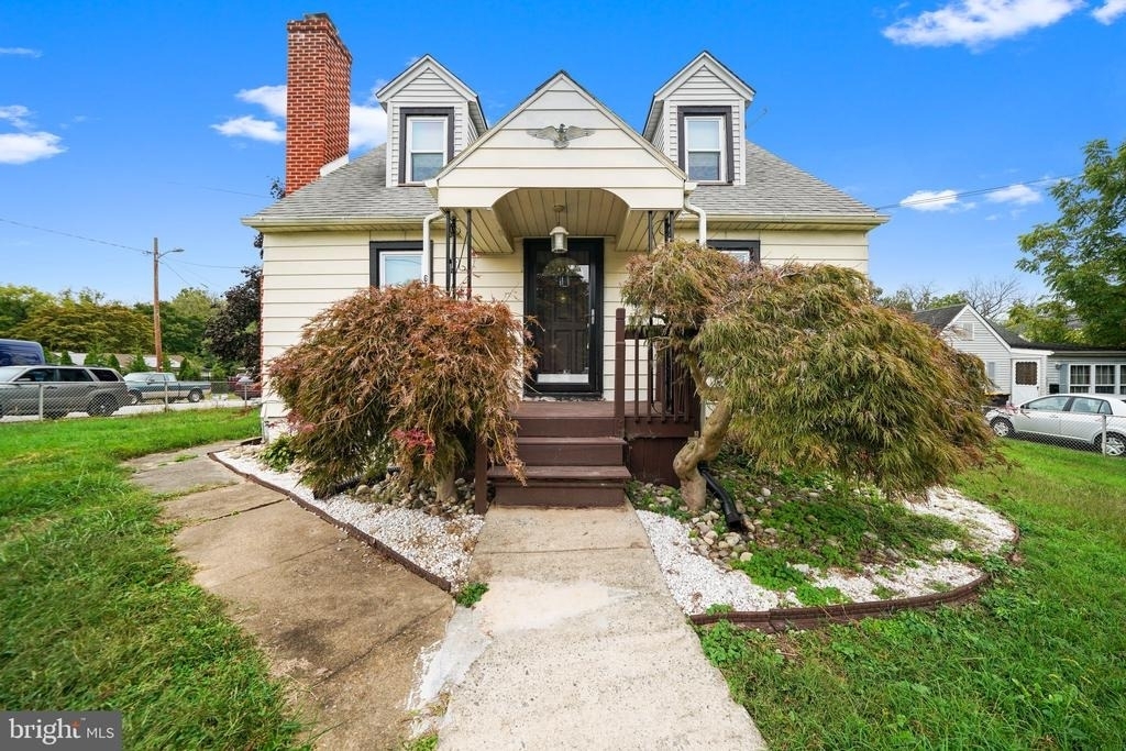 624 Armstrong Avenue - Photo 1