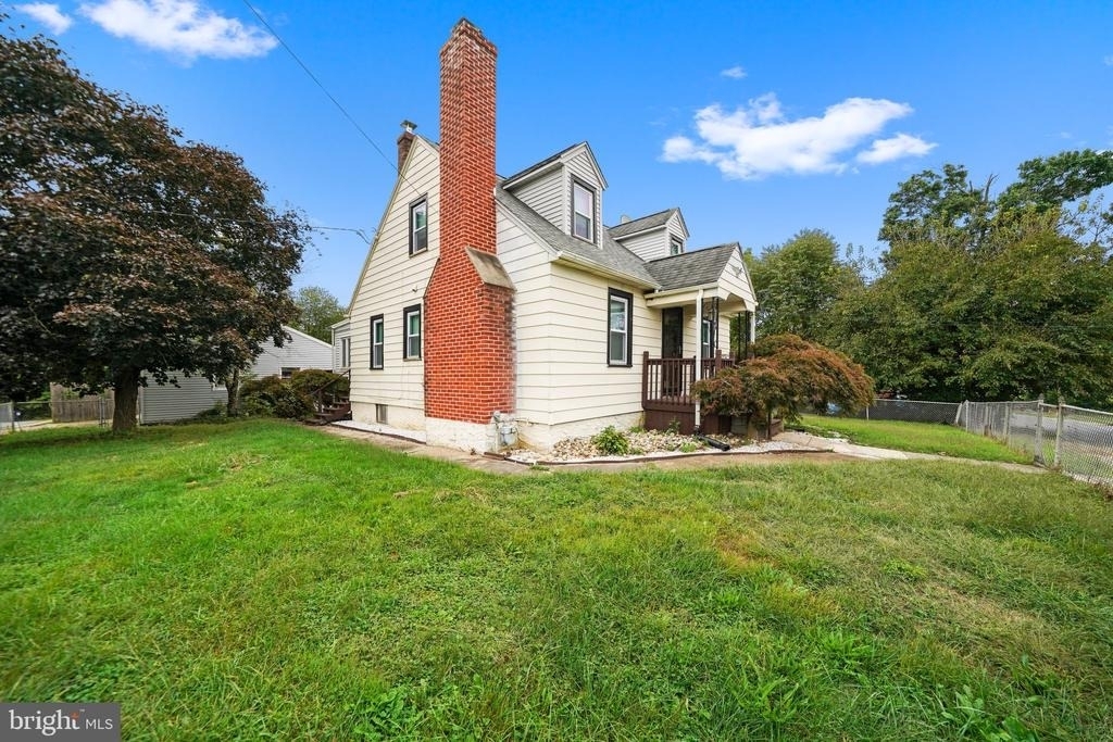 624 Armstrong Avenue - Photo 2
