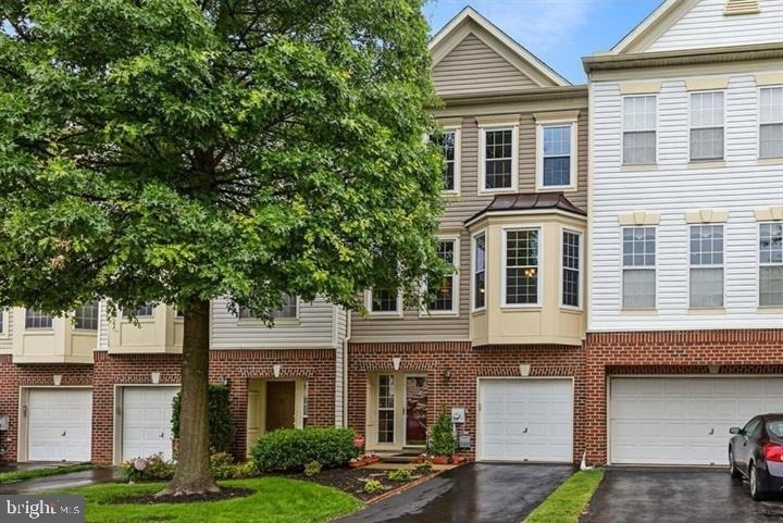 412 E Oakmeade Drive - Photo 0