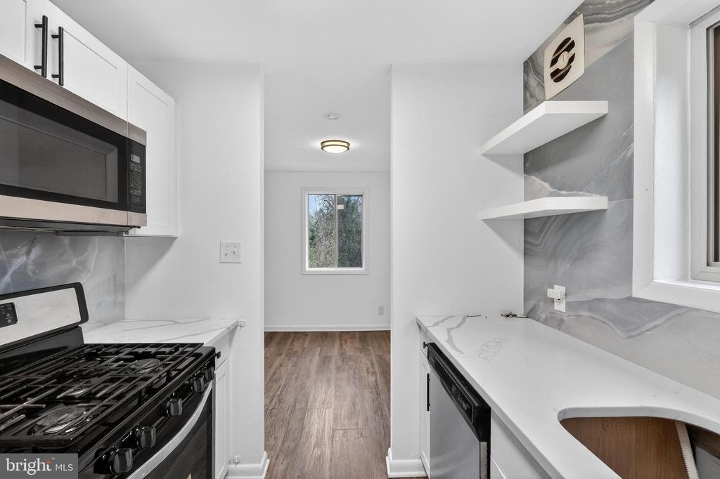 4570 Macarthur Boulevard Nw - Photo 2