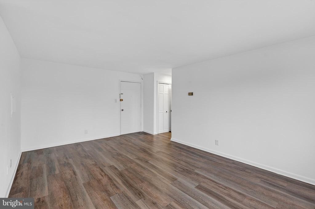 4570 Macarthur Boulevard Nw - Photo 9