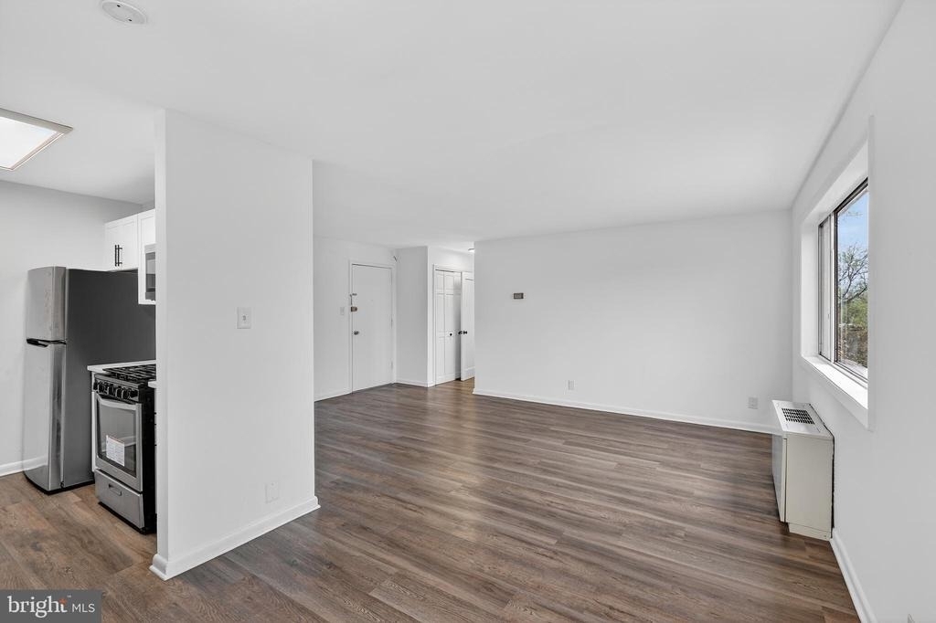 4570 Macarthur Boulevard Nw - Photo 5