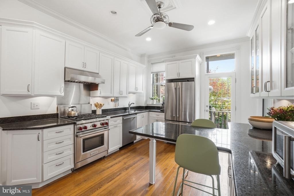 210 8th Street Se - Photo 14