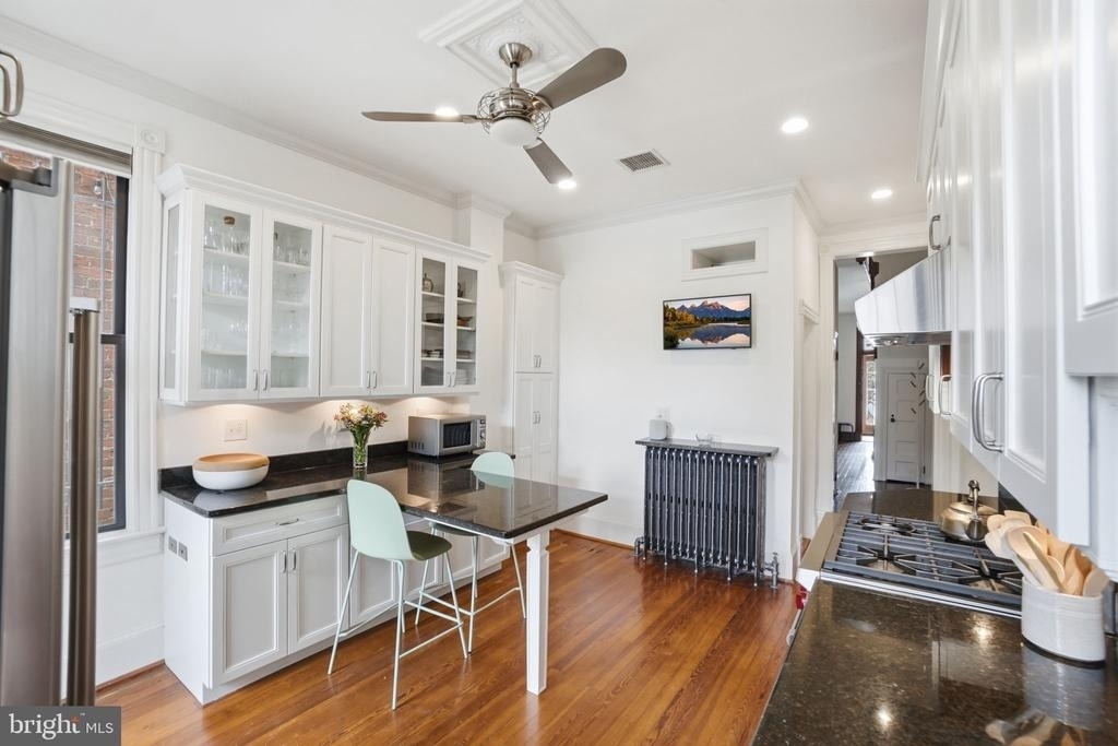 210 8th Street Se - Photo 16