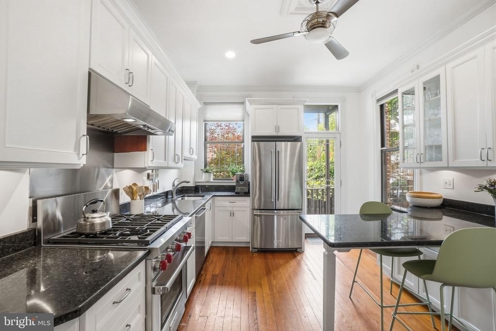210 8th Street Se - Photo 15