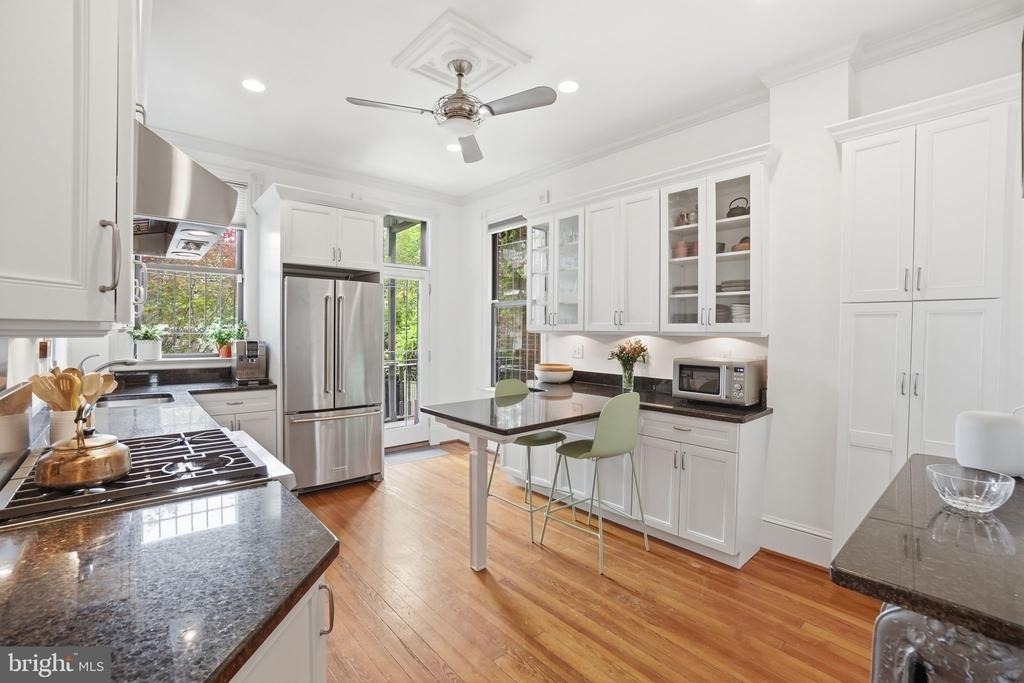 210 8th Street Se - Photo 13