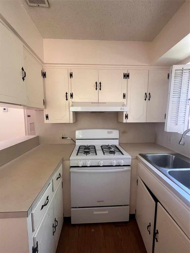 208 E 31st St - Photo 8