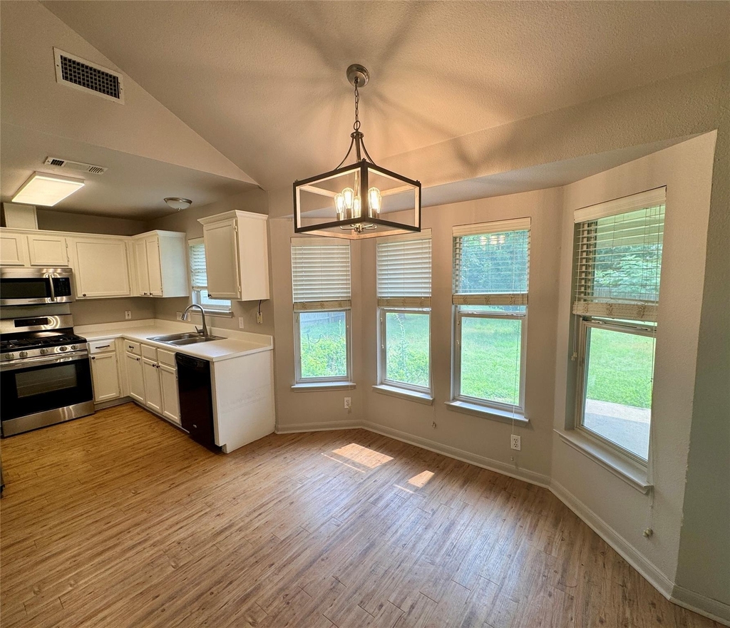 1806 Dublin Dr - Photo 3