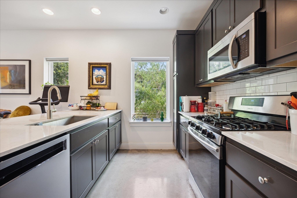 5006 Baker St - Photo 7