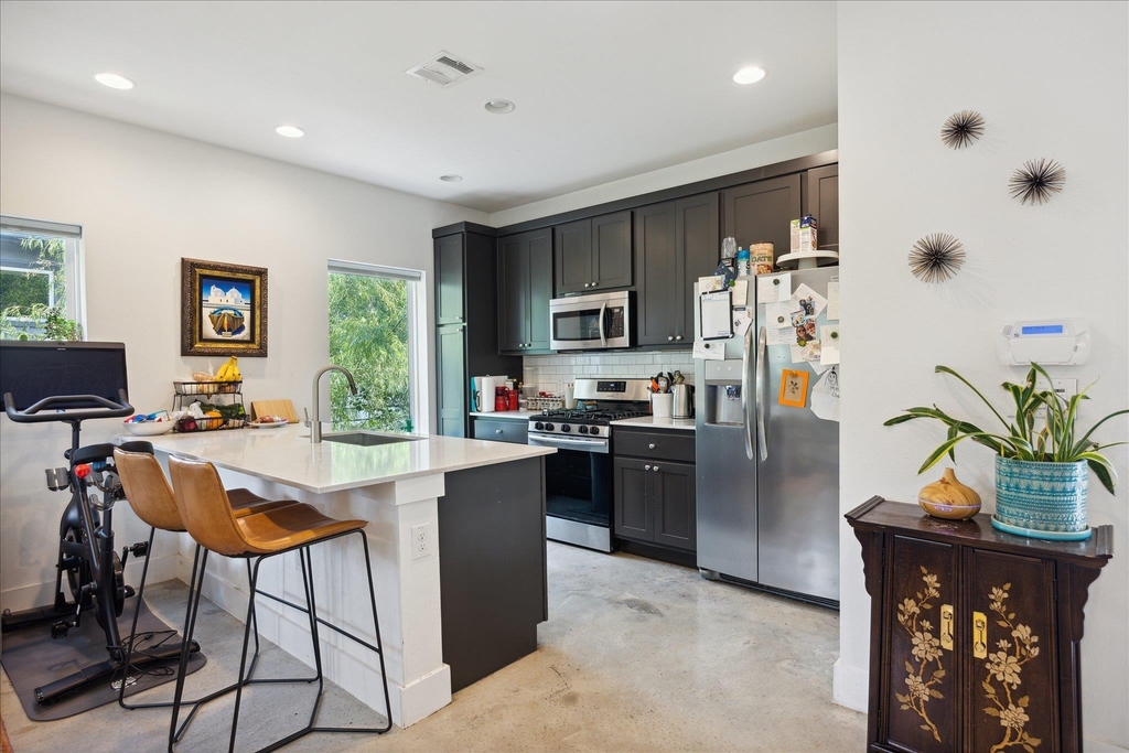5006 Baker St - Photo 6