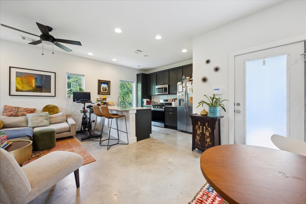 5006 Baker St - Photo 2