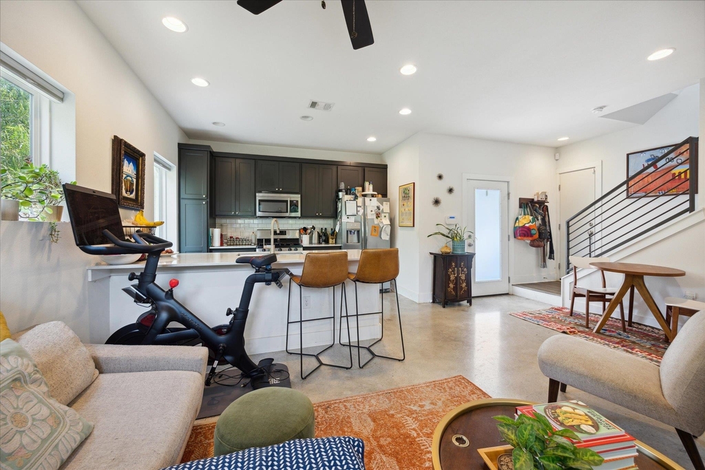 5006 Baker St - Photo 4