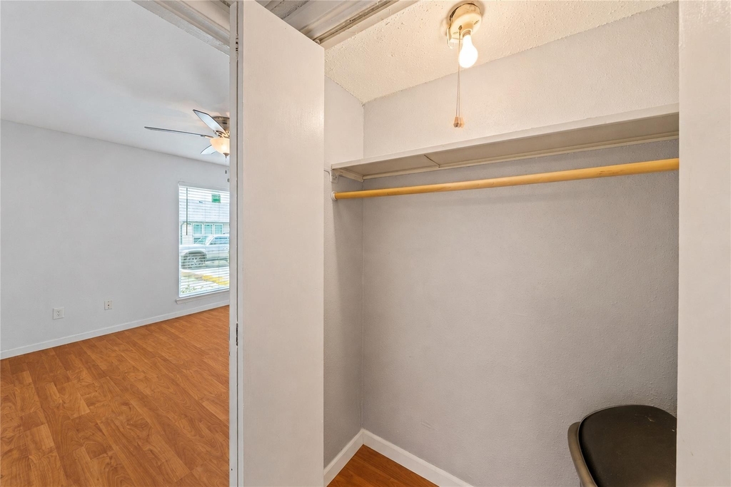 2124 Burton Dr - Photo 12