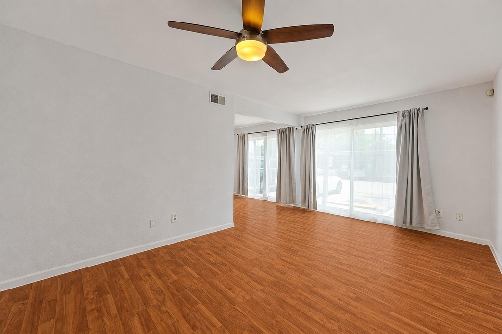 2124 Burton Dr - Photo 4