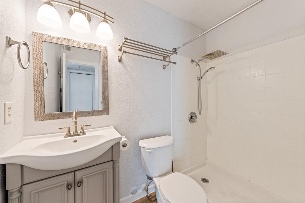 2124 Burton Dr - Photo 11