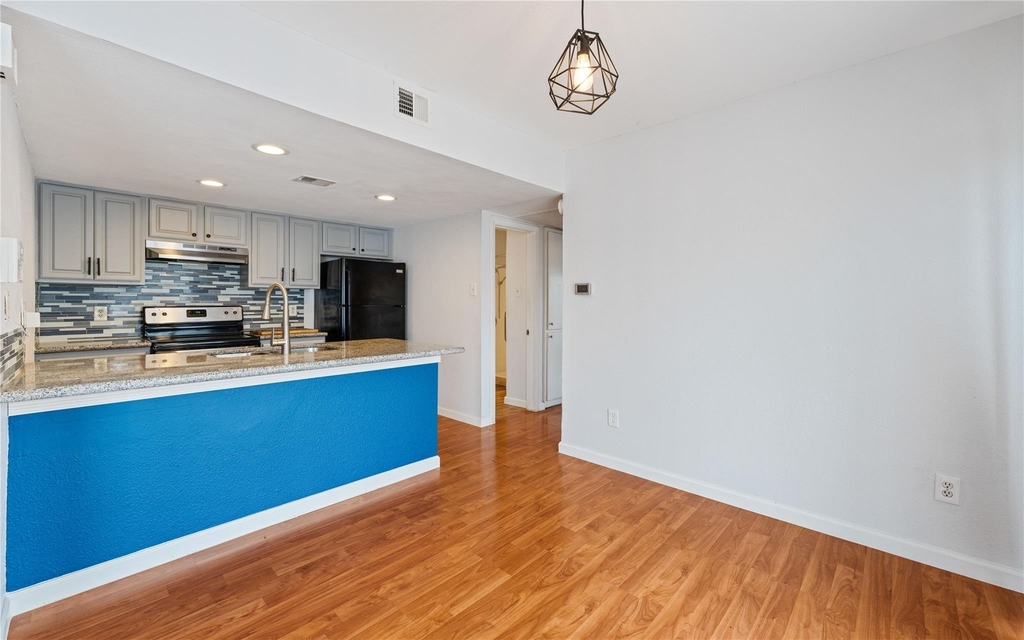 2124 Burton Dr - Photo 7