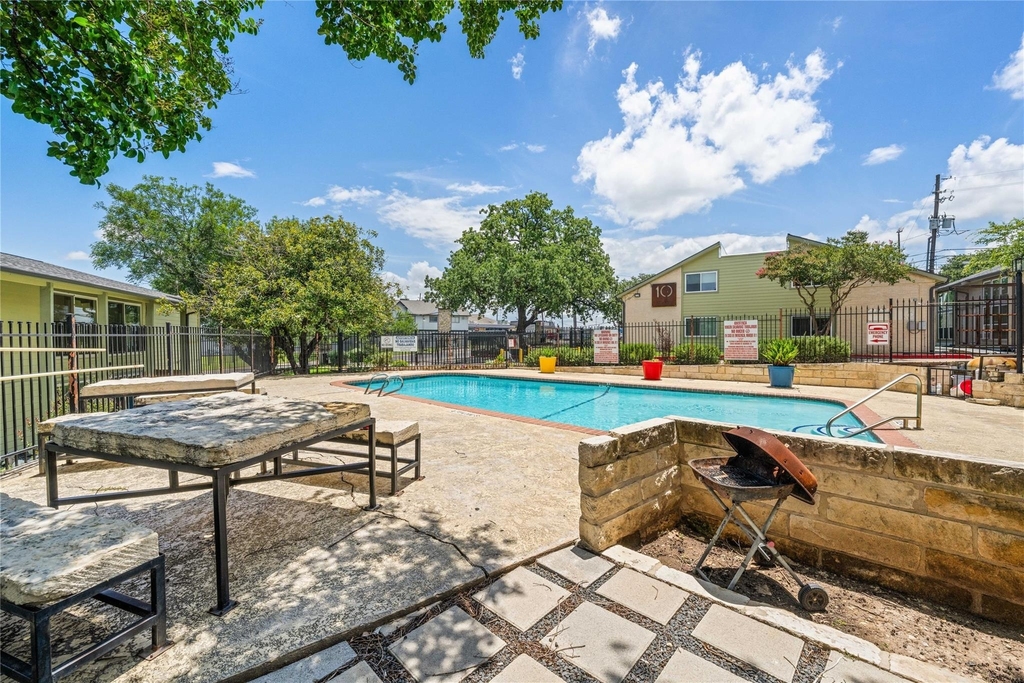 2124 Burton Dr - Photo 19