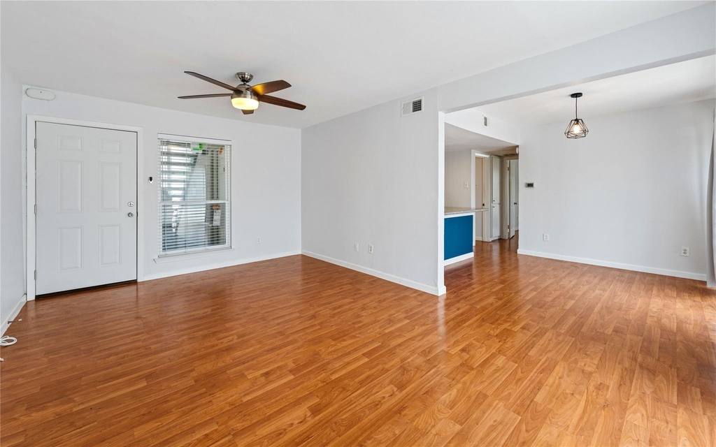 2124 Burton Dr - Photo 2